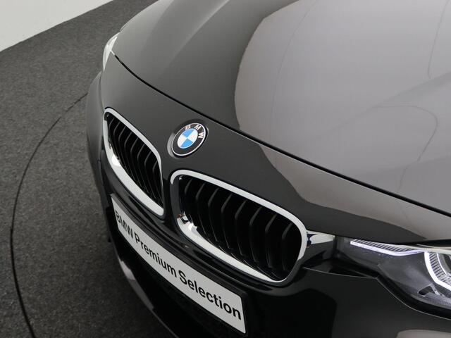 BMW 3-SERIE Touring 318i M Sportpakket | Lederen Sportstoelen | PDC | 18"