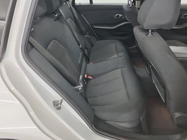 BMW 3-SERIE Touring 320i Business Edition (184PK) 1e-Eig. & Dealer-Onderh. BOVAG-Garantie. NL-Auto.