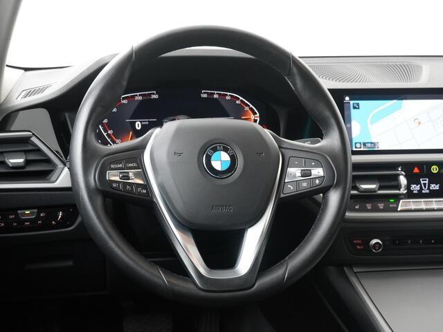 BMW 3-SERIE 318i Executive Edition Sportstoelen | Getint Glas | Stoelverwarming