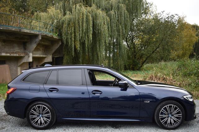 BMW 3-SERIE Touring 330e 290PK M-SPORT HIGH EXECUTIVE 360-CAMERA/HEAD-UP/PANORAMADAK
