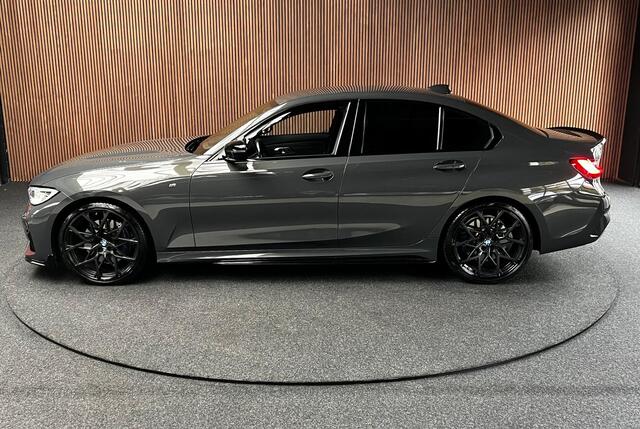 BMW 3-SERIE 320i M-sport Head Up Leer Navi PDC Virtual 20'' LM velgen Climate voor en achter Matrix