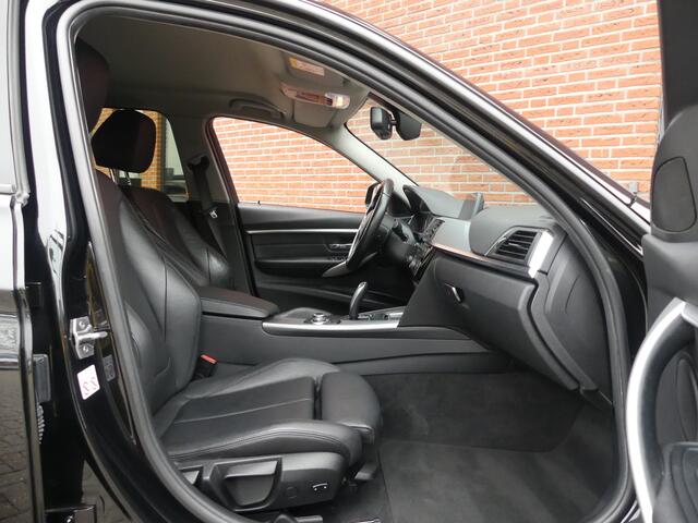 BMW 3-SERIE Touring 318i High Executive / Sportstoelen / Leer