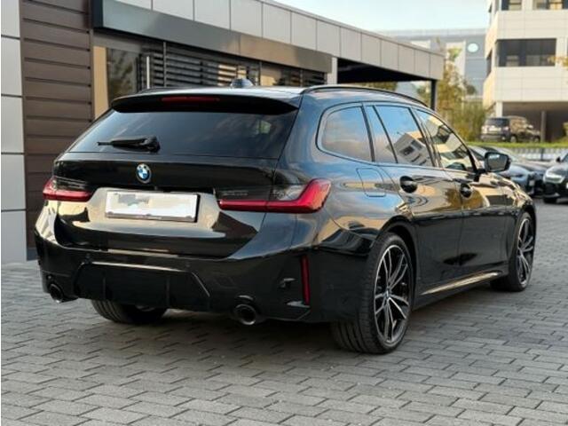 BMW 3-SERIE Touring 320d xDrive M-SPORT ** LED, NAVI+, HALF-LEDER, PANO, H&K, HuD, TREKH, 19-inch LMV ** 1e EIG - UNFALLFREI ** ** INFORMEER OOK NAAR ONZE AANTREKKELIJKE FINANCIAL-LEASE TARIEVEN **
