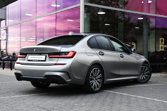 BMW 3-SERIE 320i High Executive Edition M Sport Automaat / Panoramadak / Active Cruise Control / Parking Assistant Professional / HiFi / Stoelverwarming / 18" LMV