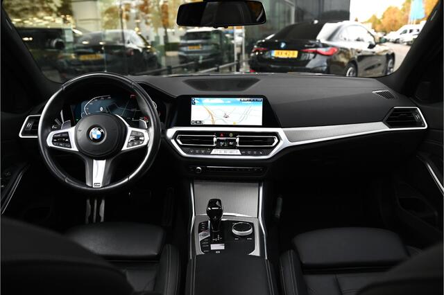 BMW 3-SERIE 320i High Executive Edition M Sport Automaat / Panoramadak / Active Cruise Control / Parking Assistant Professional / HiFi / Stoelverwarming / 18" LMV