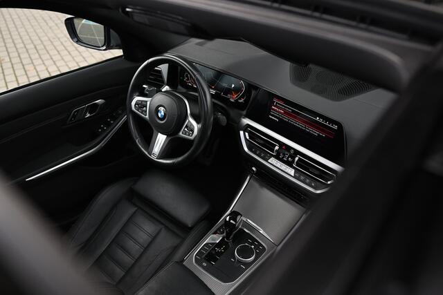 BMW 3-SERIE 320i High Executive Edition M Sport Automaat / Panoramadak / Active Cruise Control / Parking Assistant Professional / HiFi / Stoelverwarming / 18" LMV