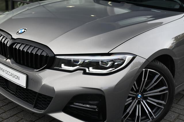 BMW 3-SERIE 320i High Executive Edition M Sport Automaat / Panoramadak / Active Cruise Control / Parking Assistant Professional / HiFi / Stoelverwarming / 18" LMV