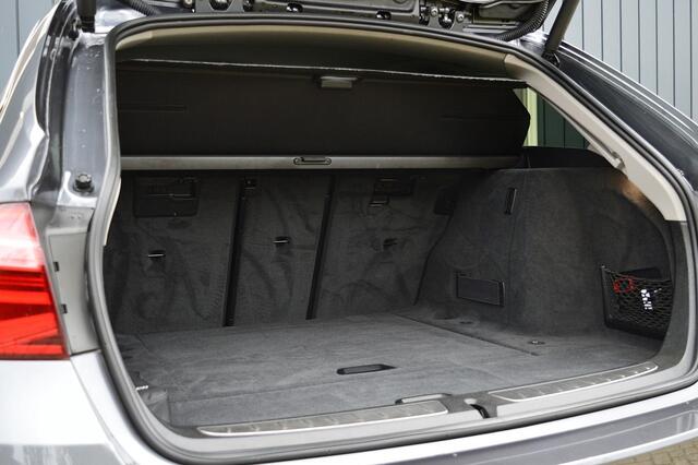 BMW 3-SERIE Touring 320i Sport-Line Rijklaarprijs-Garantie Trekhaak Leder Navigatie Airco Sport Interieur