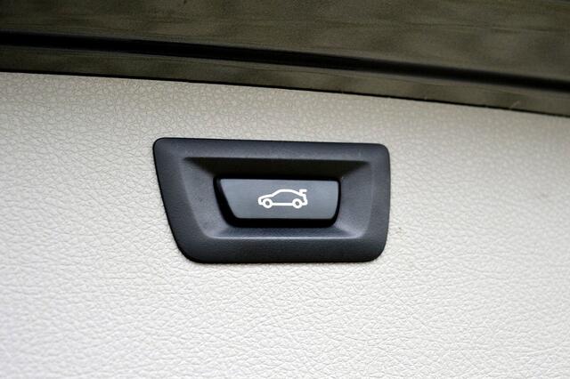 BMW 3-SERIE Touring 320i Sport-Line Rijklaarprijs-Garantie Trekhaak Leder Navigatie Airco Sport Interieur