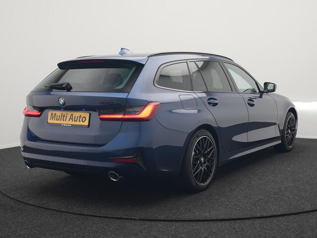 BMW 3-SERIE Touring 330e Sportline Plug In Hybrid 293pk Dealer O.H. PHEV | Adaptive Cruise | Sfeerverlichting | Apple Carplay | Black Optic | Sportstoelen Verwarmd | Navigatie | Blis | Virtual | DAB |