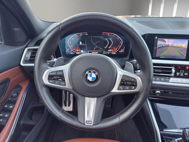 BMW 3-SERIE Touring 330i xDrive | M Sport | Pano | Leder | Sfeerverl. | Shadow Line | Camera |