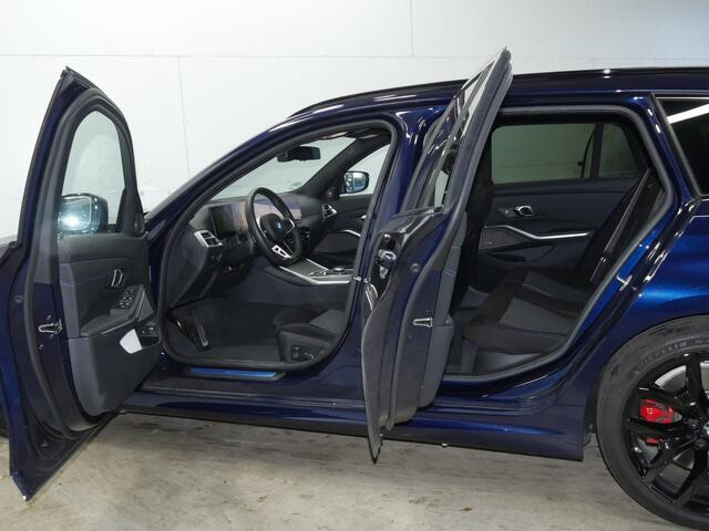 BMW 3-SERIE Touring 330e xDrive M-Sport Pro | Panorama | CoPilot | Harman Kardon | Trekhaak | Memory | 19" Jet Black