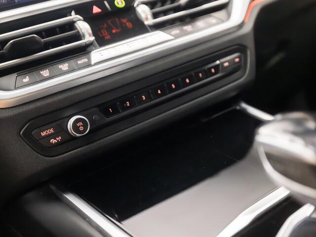 BMW 3-SERIE Touring 330e High Executive Sportline 293Pk Automaat (APPLE CARPLAY, GROOT NAVI, LEDER, CAMERA, SFEERVERLICHTING, STOELVERWARMING, SPORTSTOELEN, GETINT GLAS, TREKHAAK ELEKTRISCH, ELEK ACHTERKLEP, NIEUWSTAAT)