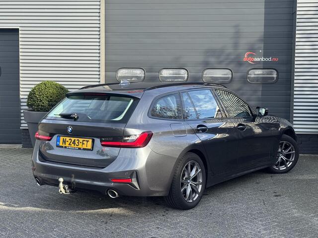 BMW 3-SERIE Touring 320d Business Edition Plus | Navigatie | Lederen Bekleding | M-Sport Stuur | DAB |