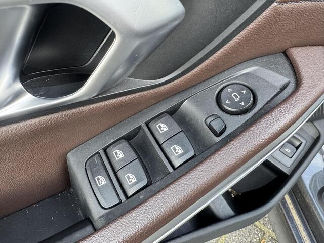 BMW 3-SERIE Touring 320d Business Edition Plus | Navigatie | Lederen Bekleding | M-Sport Stuur | DAB |