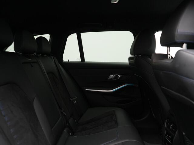 BMW 3-SERIE Touring 330e M Sport Plug In Hybrid 293pk Dealer O.H. PHEV | Trekhaak Af Fabriek | Sfeerverlichting | Alcantara Sporstoelen Verwarmd | Apple Carplay | Navigatie | Virtual | Cruise Control | DAB |