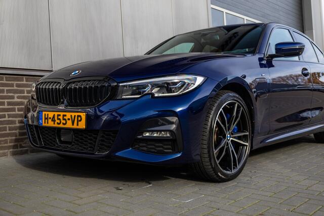 BMW 3-SERIE 330e 293 pk eDrive Edition/ M-Sportpakket / BTW-Auto/ NL-auto/ Open-Dak/ Laser/ Head-Up/ Harman-Kardon/ Adapt.Cruise/ 360-Camera/ 19'' LMV