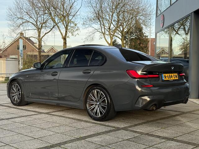 BMW 3-SERIE 318i Aut. M-Sport | Panorama | Leder Sport | Camera | ACC | Dravit Grau |