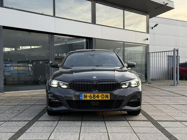 BMW 3-SERIE 318i Aut. M-Sport | Panorama | Leder Sport | Camera | ACC | Dravit Grau |