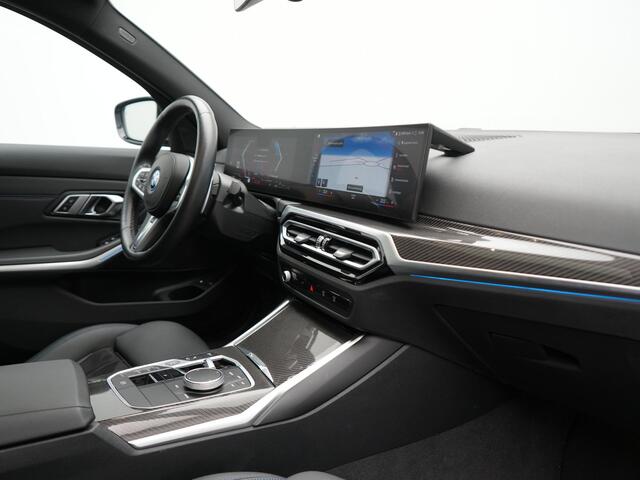 BMW 3-SERIE Touring 330e M Sport Pro Plug In Hybrid 292pk Dealer O.H. PHEV | Widescreen Navi | Trekhaak Af Fabriek | Panodak | Adaptive Cruise | Camera | Alcantara Sportstoelen Memory & Verwarmd | Sfeerverlichting | Apple Carplay | Stuur Verwarmd | Navigatie |