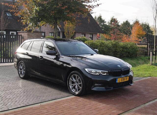 BMW 3-SERIE Touring 318i Executive Edition | Camera | Apple Carplay | Trekhaak | Cruise Control | Automaat |