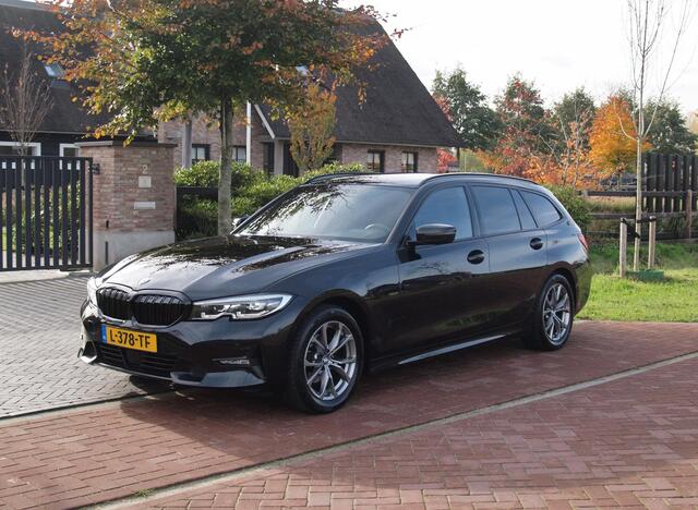 BMW 3-SERIE Touring 318i Executive Edition | Camera | Apple Carplay | Trekhaak | Cruise Control | Automaat |