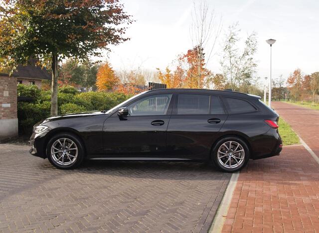 BMW 3-SERIE Touring 318i Executive Edition | Camera | Apple Carplay | Trekhaak | Cruise Control | Automaat |