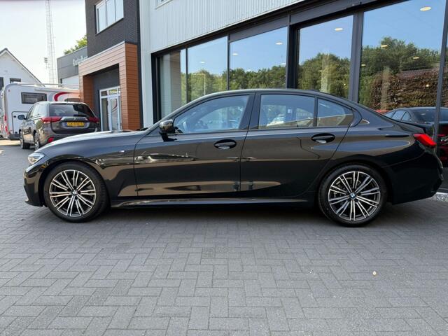 BMW 3-SERIE 320i M-Sport,1e Eig,Half Leer,LED,Carplay,Dealer OH,Lane Ass.,