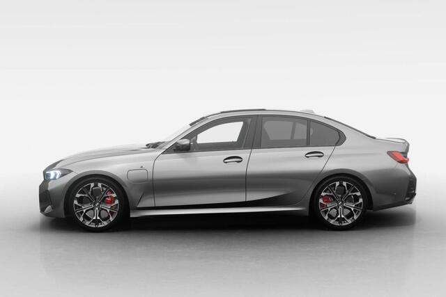 BMW 3-SERIE Sedan 330e | M Sport Pro | Comfort Pack | Active Cruise Control | Elektrisch bedienbaar glazen schuif-/kanteldak