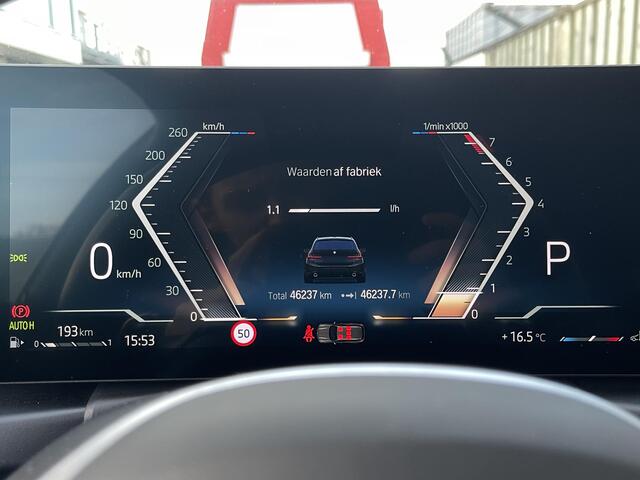 BMW 3-SERIE Touring 330i M Sport 18"/Adaptieve cruise/Sportstoelen/Stoelverwarming/HiFi/Sfeerverlichting/Camera/Apple Carplay & Android Auto/Elektrische klep