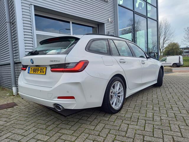 BMW 3-SERIE Touring 320e PHEV - WIDESCREEN - LEER - CAMERA - 1 EIGENAAR - NL AUTO - PLUG-IN -