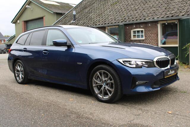 BMW 3-SERIE Touring 330e Business Edition PHEV PANO GR NAVI VIRTUAL 58000KM!!!