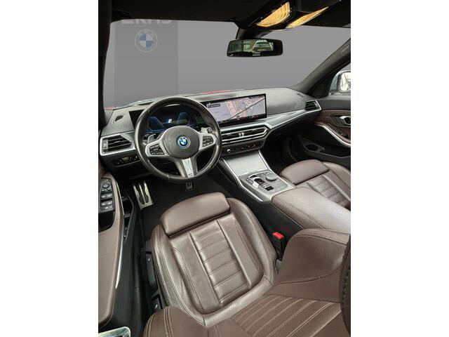 BMW 3-SERIE Touring 320e M Sportpakket | Alarmsysteem klasse 3 | Trekhaak met elektrisch wegklapbare kogel | Glazen panoramadak | HiFi System | Driving Assistant