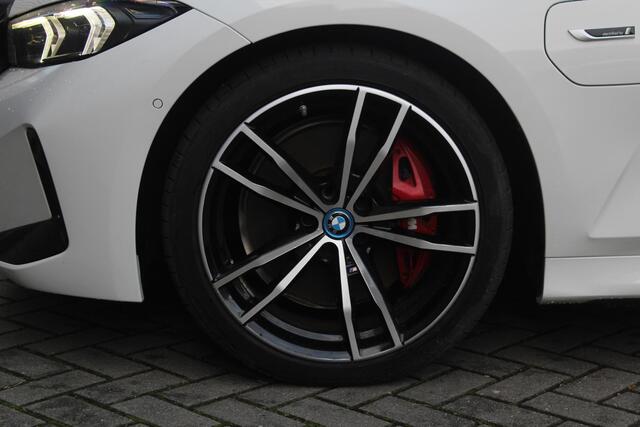 BMW 3-SERIE Touring 320e M-sport | Adaptieve Cruise | BLIS | HUB | Pro pakket | Keyless | 19 Inch
