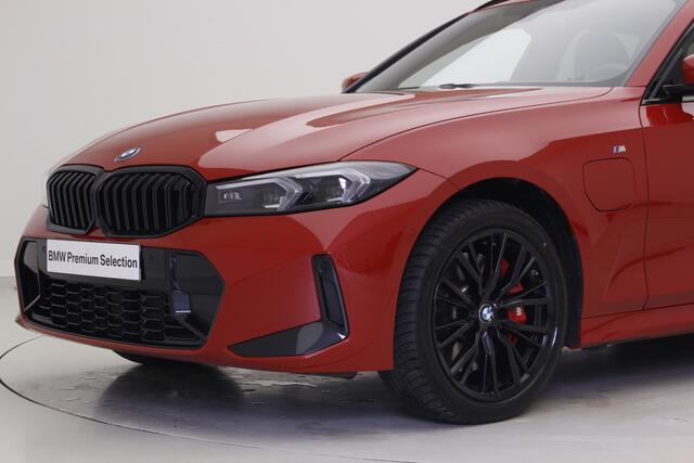 BMW 3-SERIE Touring 330e xDrive M-Sport Pro | Panorama | Memory stoelen | Camera | Hifi |