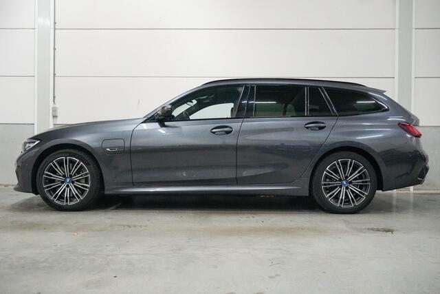BMW 3-SERIE Touring 330e M-Sport | Panoramadak | Hifi | DAB