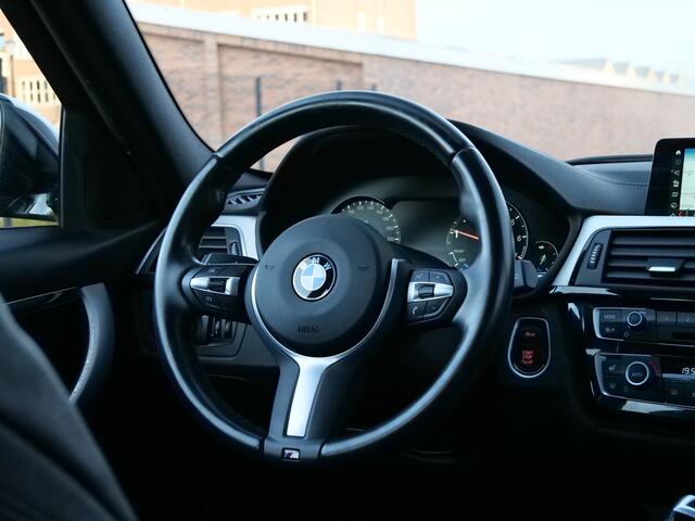 BMW 3-SERIE Touring 318i M Sport Corporate Lease 136 Pk Automaat Navigatie / Leer / Camera / PDC