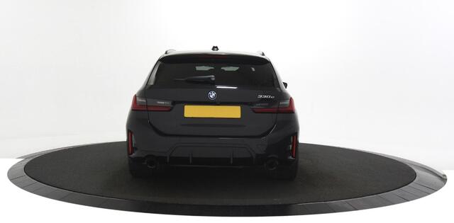 BMW 3-SERIE Touring 330e M-Sport Panoramadak / Trekhaak / HUD