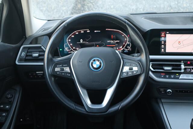 BMW 3-SERIE Touring 330e xDrive Business Edition Plus Pano dak / Laser / Sportstoelen / Leder /