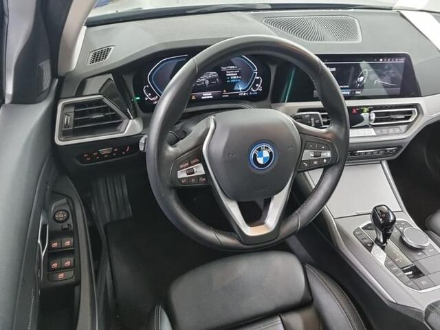 BMW 3-SERIE Touring 320e Aut. Business Ed. | Trekhaak | BMW Laser | Leder |