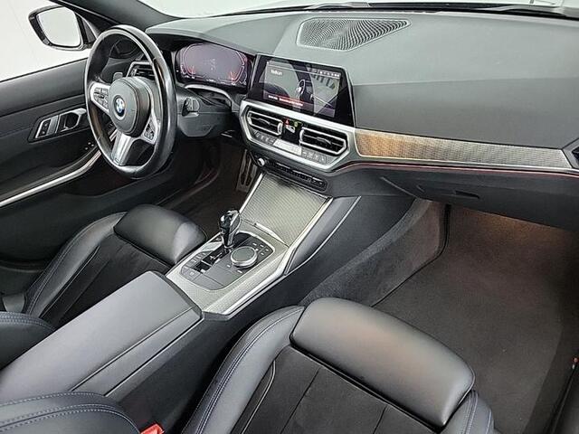 BMW 3-SERIE Touring 320i Corporate Executive | M-Sport onderstel | Sporstoelen | Trekhaak |