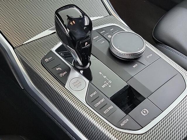 BMW 3-SERIE Touring 320i Corporate Executive | M-Sport onderstel | Sporstoelen | Trekhaak |