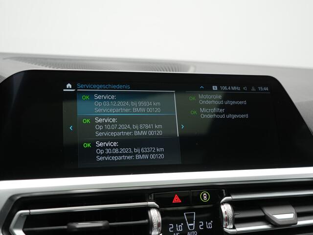 BMW 3-SERIE Touring 320e M Sport Plug In Hybrid 204pk Dealer O.H. PHEV | Trekhaak Af Fabriek | Panodak | Adaptive Cruise | Alcantara Sportstoelen | 18"L.M | Apple Carplay | Keyless | Navigatie | Sfeerverlichting | Virtual | DAB |