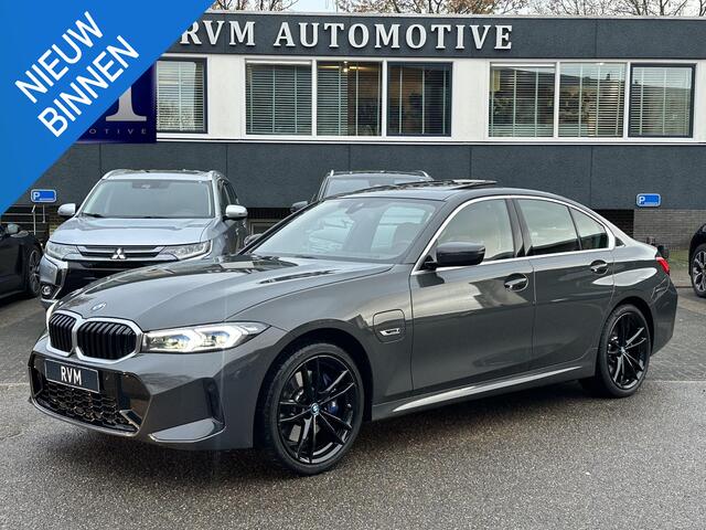 BMW 3-SERIE 330e High Executive M SPORT | SCHUIFDAK | LEDER | HARMAN KARDON | LASER LED | ELECTR STOELEN | KEYLESS | HEAD UP| DODE HOEK HERKENNING | STUURWIEL VERWARMING