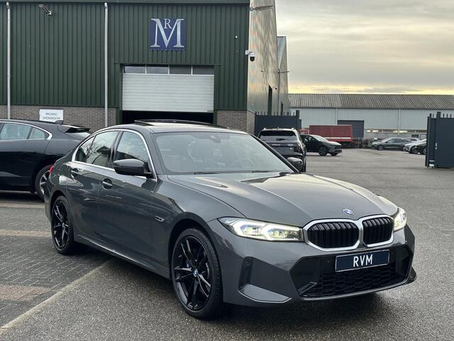 BMW 3-SERIE 330e High Executive M SPORT | SCHUIFDAK | LEDER | HARMAN KARDON | LASER LED | ELECTR STOELEN | KEYLESS | HEAD UP| DODE HOEK HERKENNING | STUURWIEL VERWARMING
