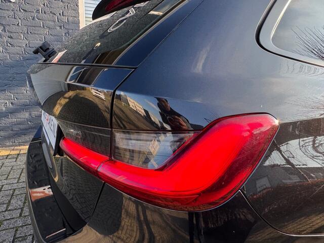 BMW 3-SERIE 318I Touring Autom. Business Edit. + Leder + Led + Navi + D-glas