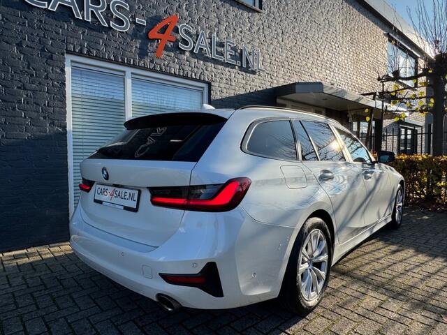 BMW 3-SERIE 318I Touring Autom. Business Edit. + Camera + Led + Navi + D-glas