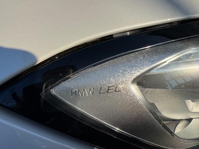 BMW 3-SERIE 318I Touring Autom. Business Edit. + Camera + Led + Navi + D-glas