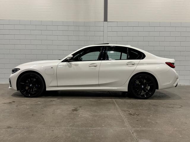 BMW 3-SERIE 330e M Sport |Head-Up|H&K|Pano|Laser|Driving ass|Winter
