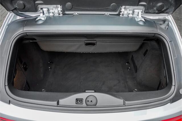 BMW 3-SERIE Touring 320i M-Sport Trekhaak Leder LED PDC 19"